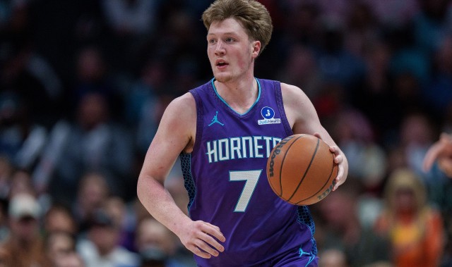 天天盈球即时比分直播-近10年三分王之争！新秀三分王呼之欲出 一衰咖遭水花登轮番压制