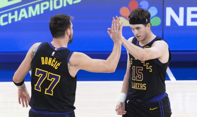 天天盈球即时比分直播-最佳拍档？东契奇和里夫斯连续三场同场30+5+5 历史首对队友