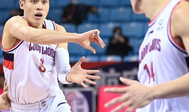 天天赢球-CBA历史第一人！陈盈骏3战58助攻 他已是MVP大热门